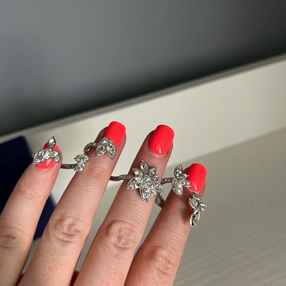 Swarovski Floating Multi Finger Ring - Silver Flowers - Picture 3 of 4